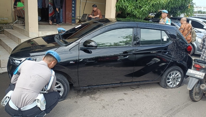 Langgar Aturan Parkir, Kendaraan di Mapolda Sumsel Ditindak Tegas