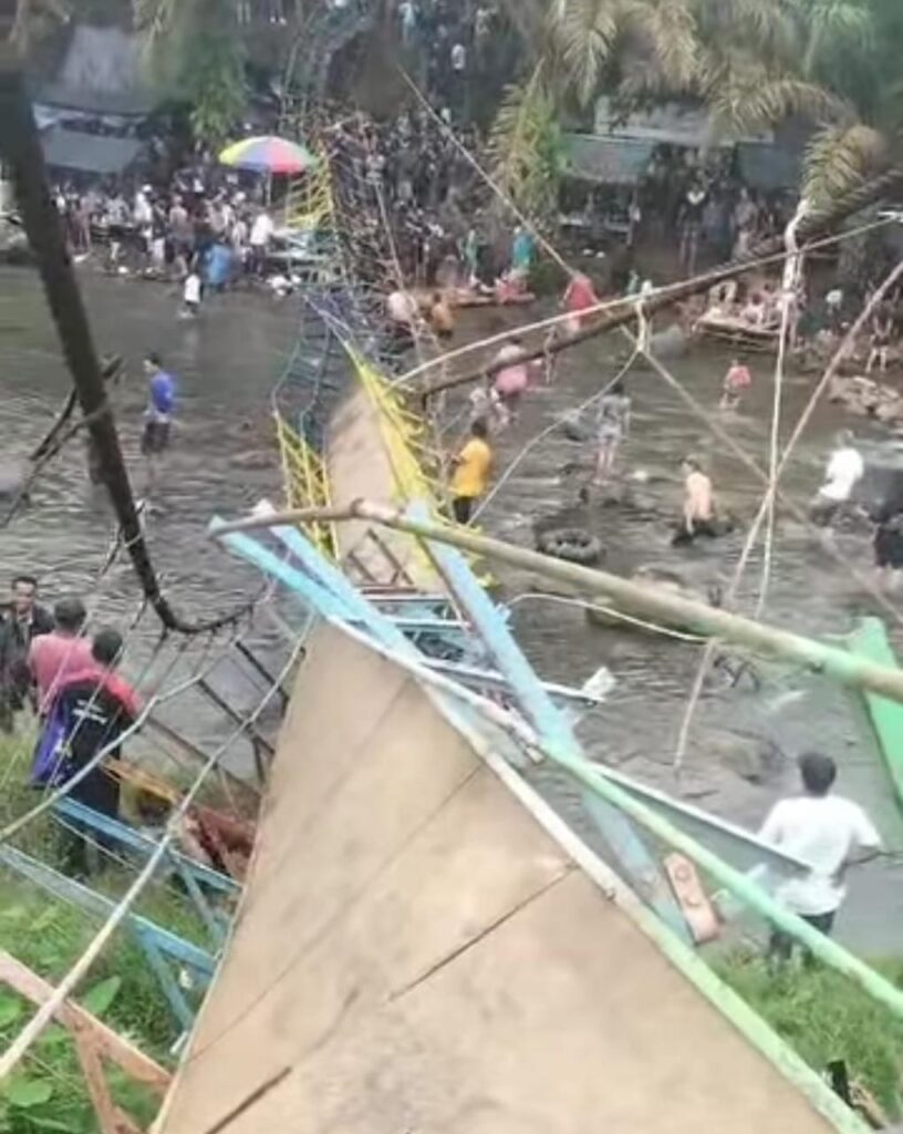 Tragedi Tahun Baru: Jembatan Gantung Putus, 8 Orang Luka