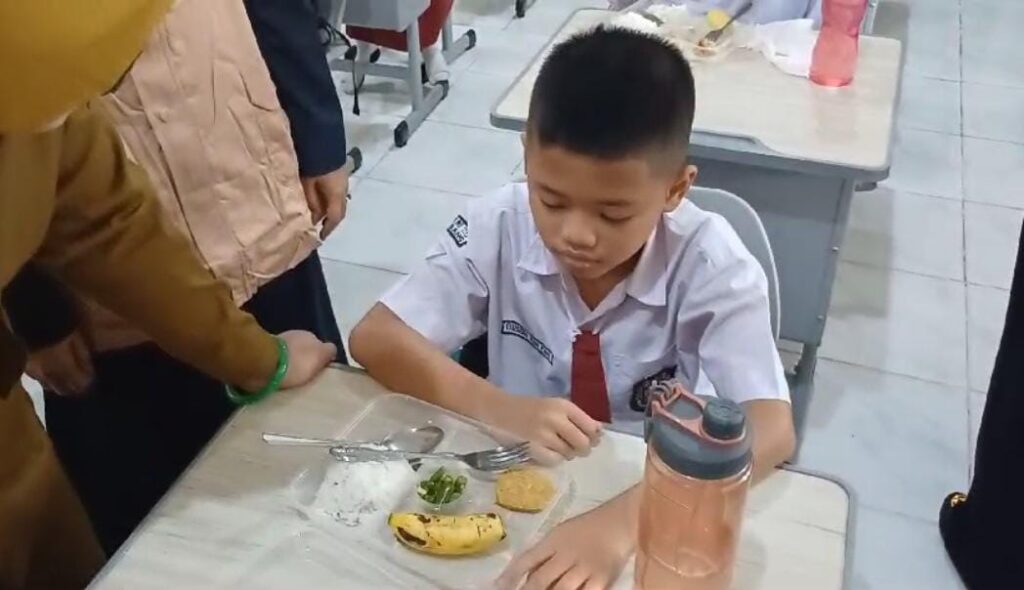 Pelaksanaan Program Makan Bergizi Gratis Kloter Ketiga Mundur ke 17 Februari 2025