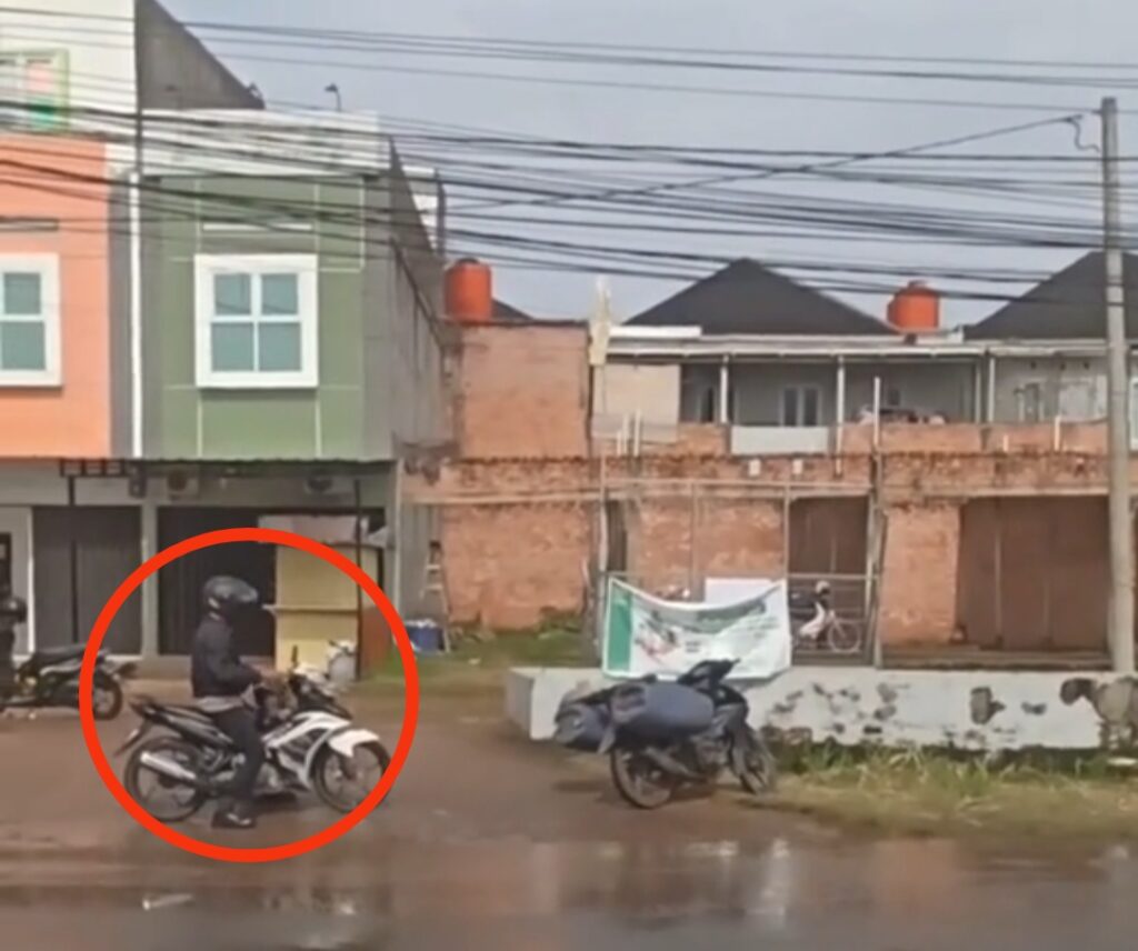 Viral! Pedagang Ikan Bersujud di Hadapan Polisi, Video di TikTok Tuai Sorotan