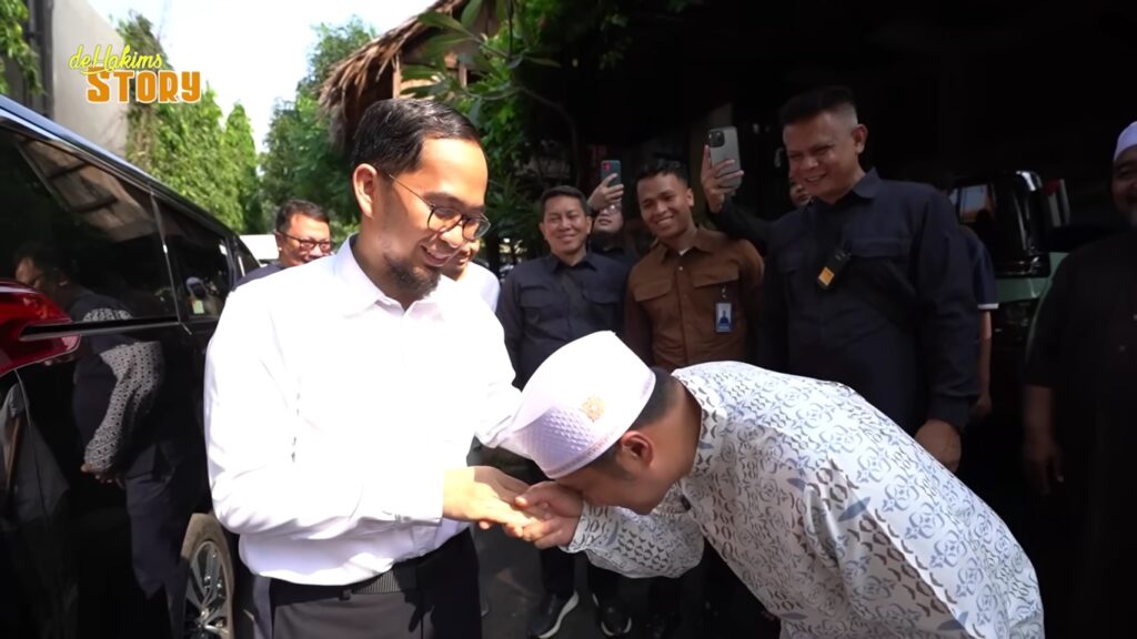 Dapat Peci dari Ustad Adi Hidayat, Begini Respon Mengejutkan Irfan Hakim