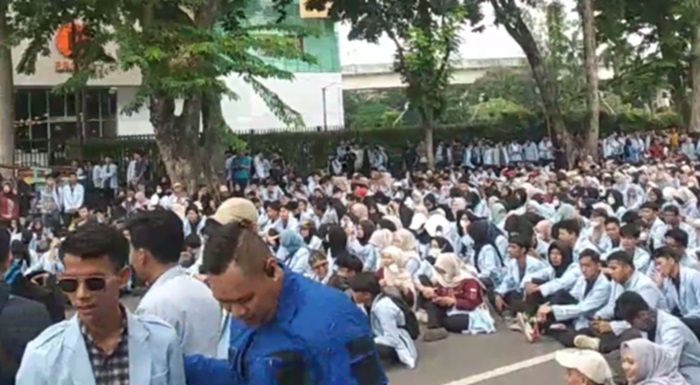 Tolak Kebijakan Pemangkasan Anggaran Pendidikan, Ratusan Mahasiswa UIN Raden Fatah Gelar Aksi Indonesia Gelap