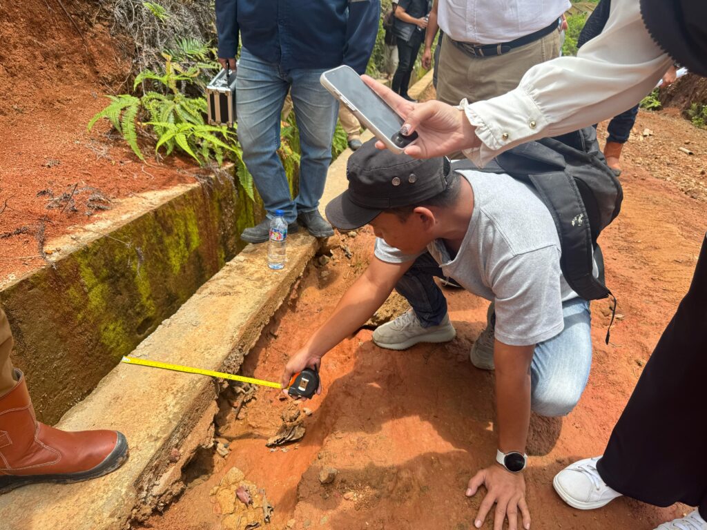 Proyek Siring Jalan Bukit Desa Pulau Panggung Diduga Rugikan Negara, Kejari Muara Enim Periksa Lokasi
