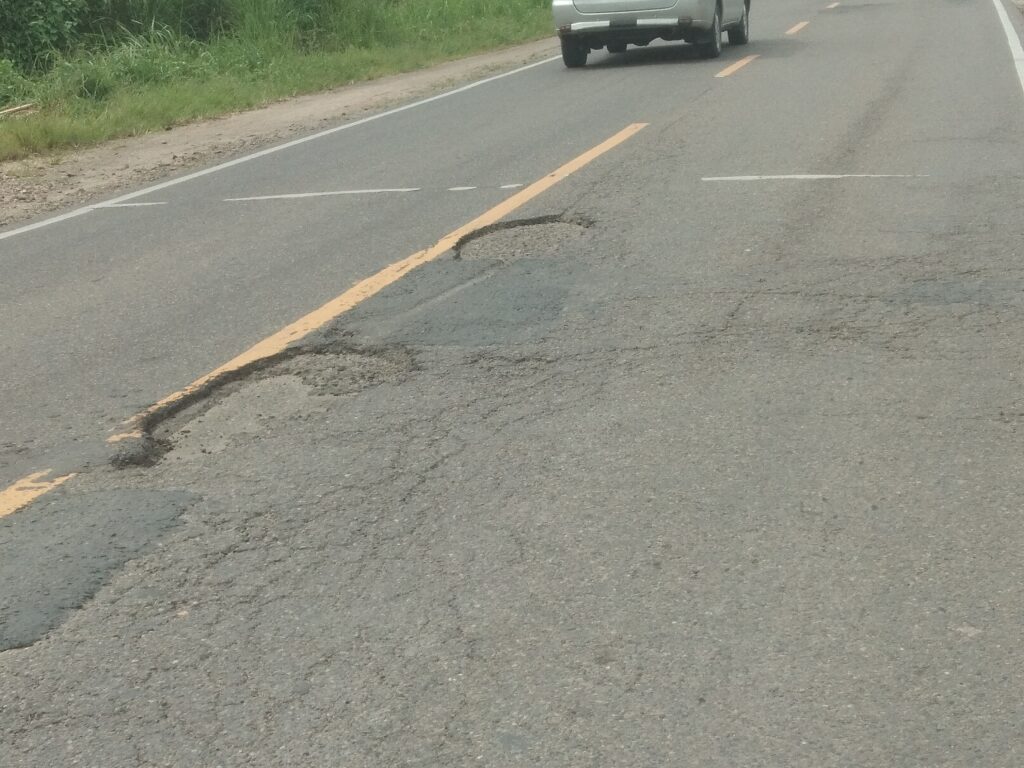 Jalinsum Desa Lawang Agung Rusak Parah, Pengendara Terancam Bahaya