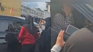 Viral! Istri di Pekanbaru Ditabrak Suami Usai Pergoki Selingkuh dengan Rekan Kerja