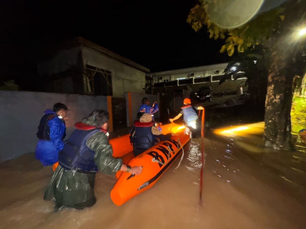 Puluhan Rumah di Muara Enim Terendam Banjir Hingga 1 Meter, Warga Dievakuasi