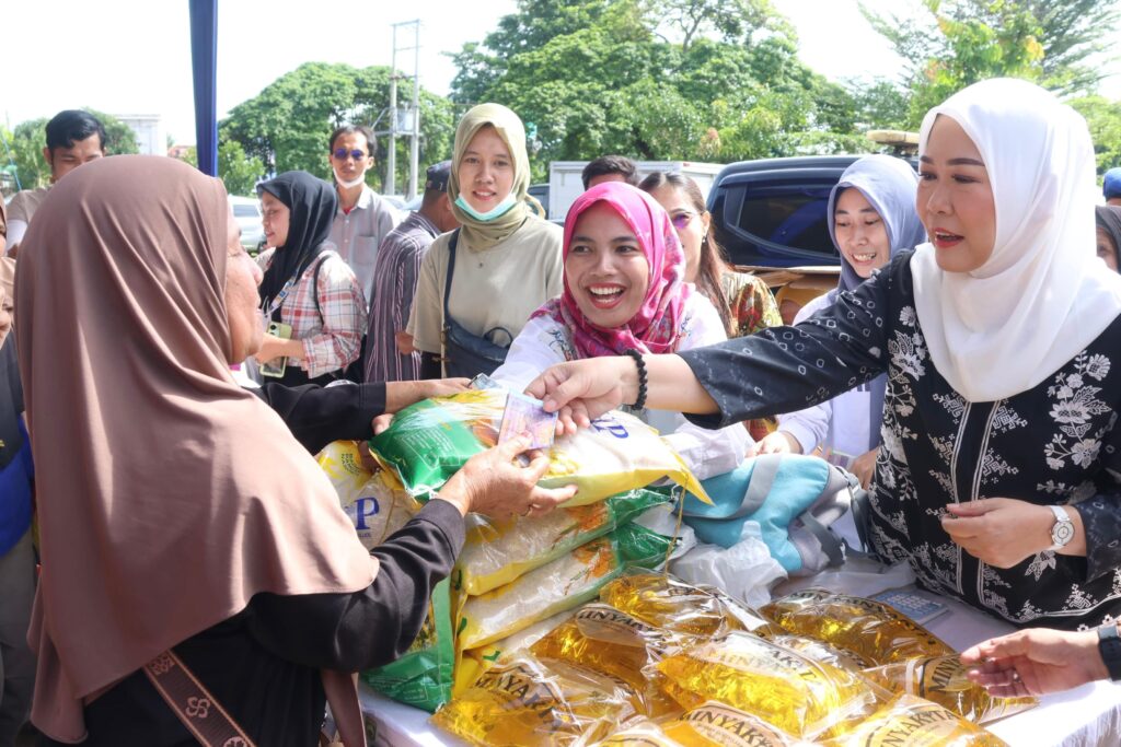 Bantu Warga Sambut Ramadhan, Feby Deru Resmikan Operasi Pasar Murah 2025