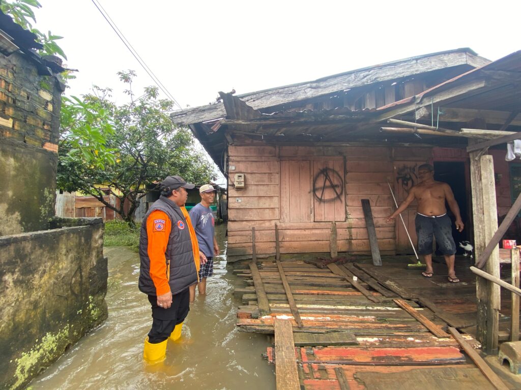 Banjir Landa Palembang, BPBD Sumsel Turunkan Tim Reaksi Cepat Bantu Warga Terdampak