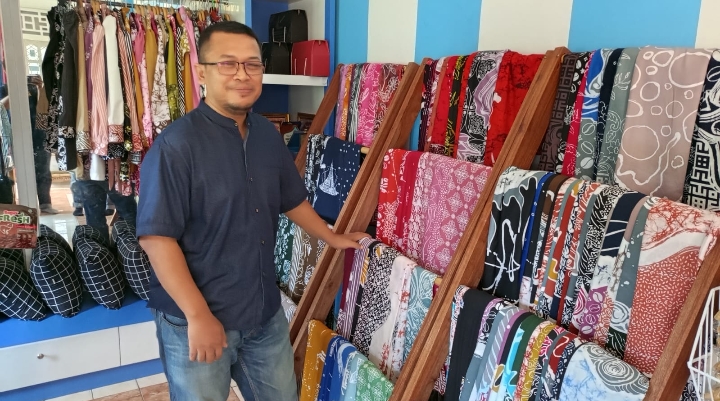 ASN Baru Wajib Berkebaya Batik Muara Enim, UMKM Batik Sumringah