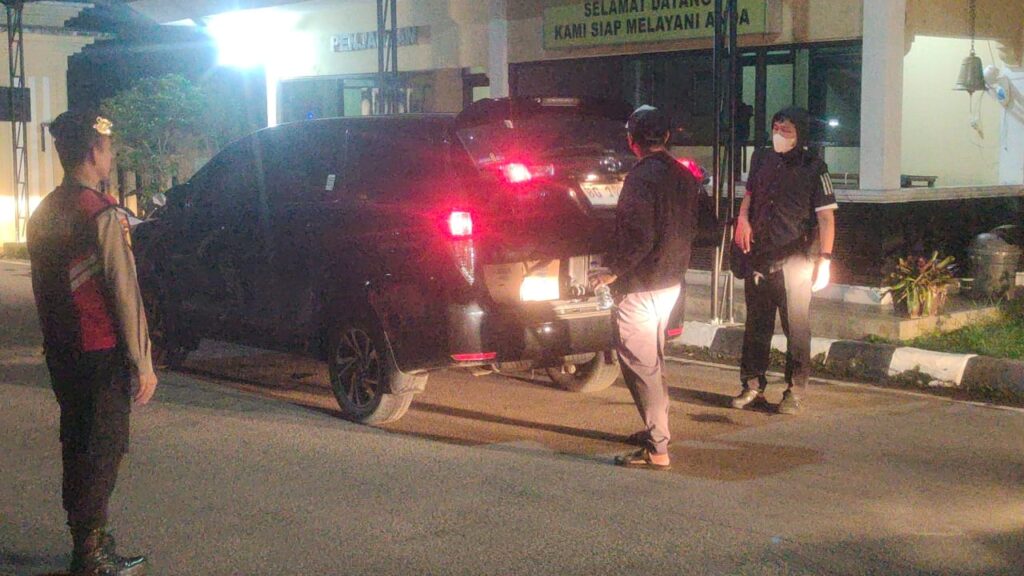 Selesai Pemeriksaan di Polres OKU, Tim KPK Bawa Koper Diduga Barang Bukti Hasil OTT
