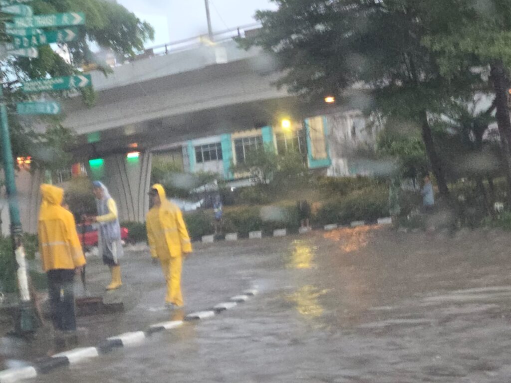 Hujan Deras Menjelang Sahur, Palembang Kembali Dikepung Banjir