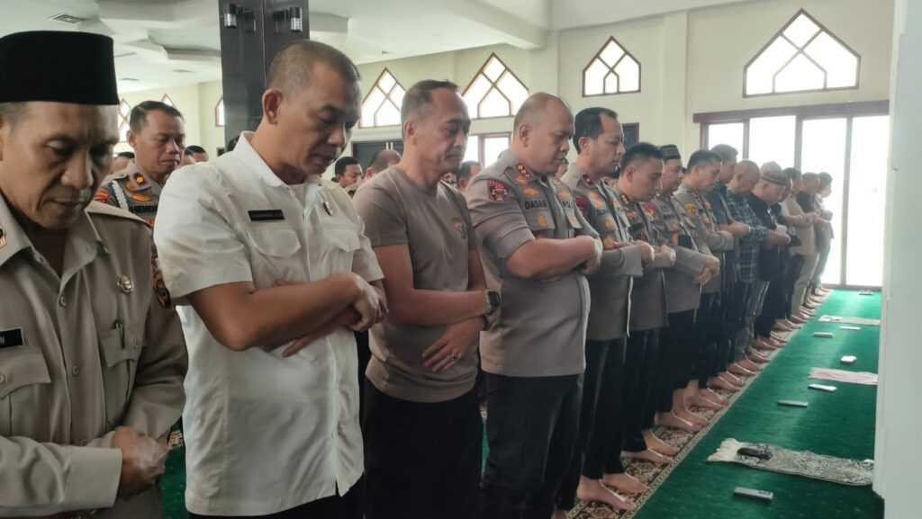 Polda Sumsel Gelar Salat Gaib untuk Tiga Polisi yang Gugur di Way Kanan