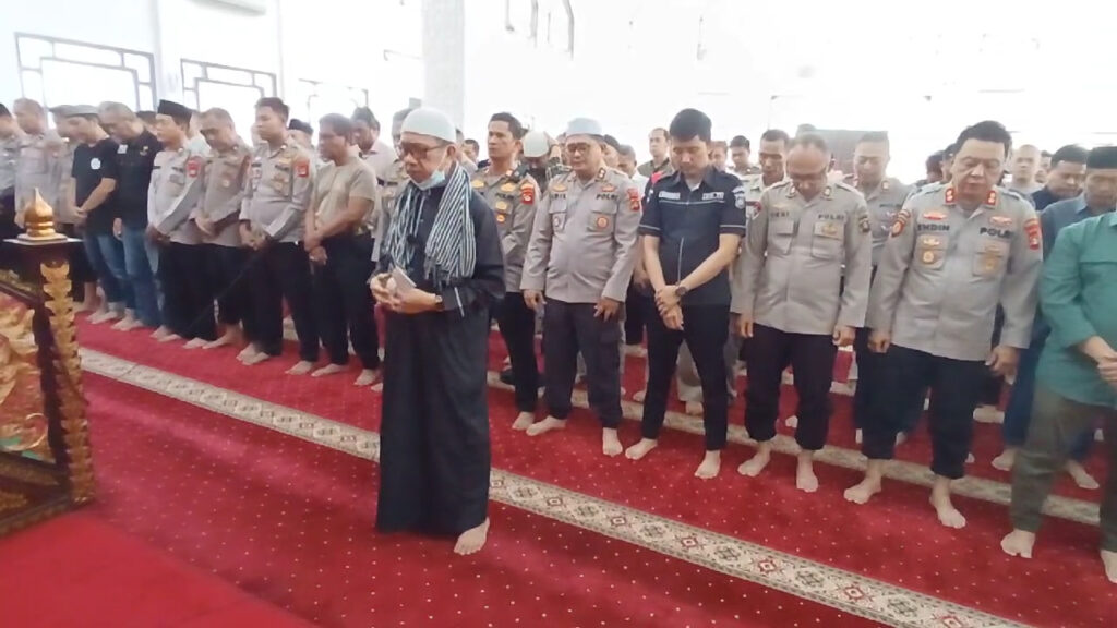 Polrestabes Palembang Gelar Sholat Ghaib untuk Tiga Polisi yang Gugur di Way Kanan