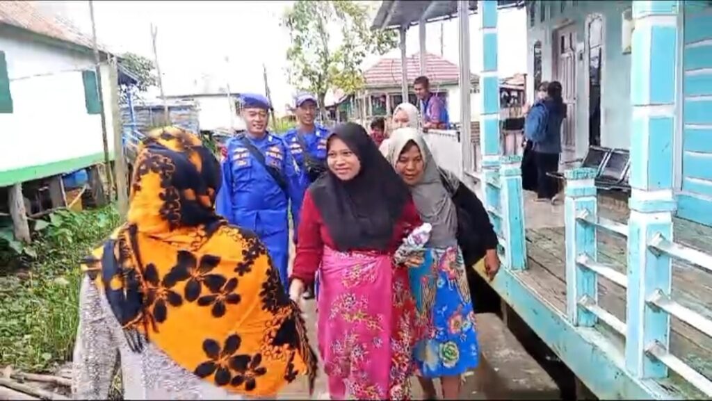 Lebih dari Sekadar Penjaga Laut, Polairud Polda Sumsel Jadi Malaikat Penolong Ibu Hamil di Kawasan Perairan Banyuasin