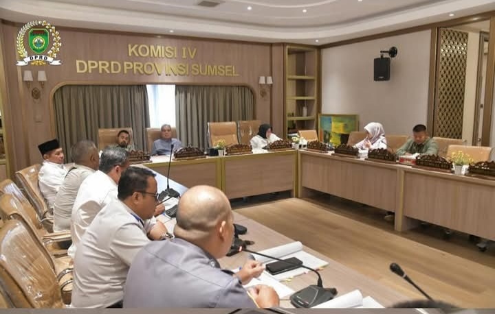 Kapal Tongkang di Sungai Musi Tabrak Rumah Warga, DPRD Sumsel Kecewa Rapat Tanpa Hasil