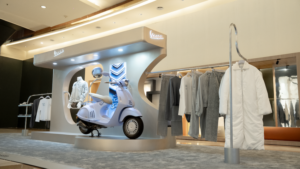 Perkenalkan, Vespa 946 Snake dan Koleksi Fashion Terbaru di Pacific Place Mall