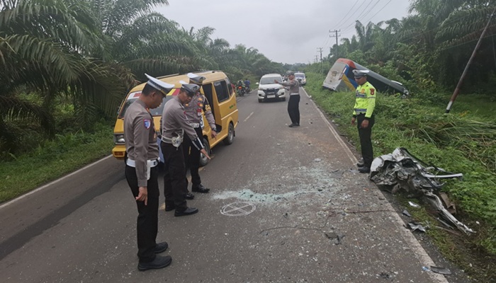 Minibus Tabrak Truk Tangki di Jalinsum Musi Rawas, Empat Orang Luka-luka