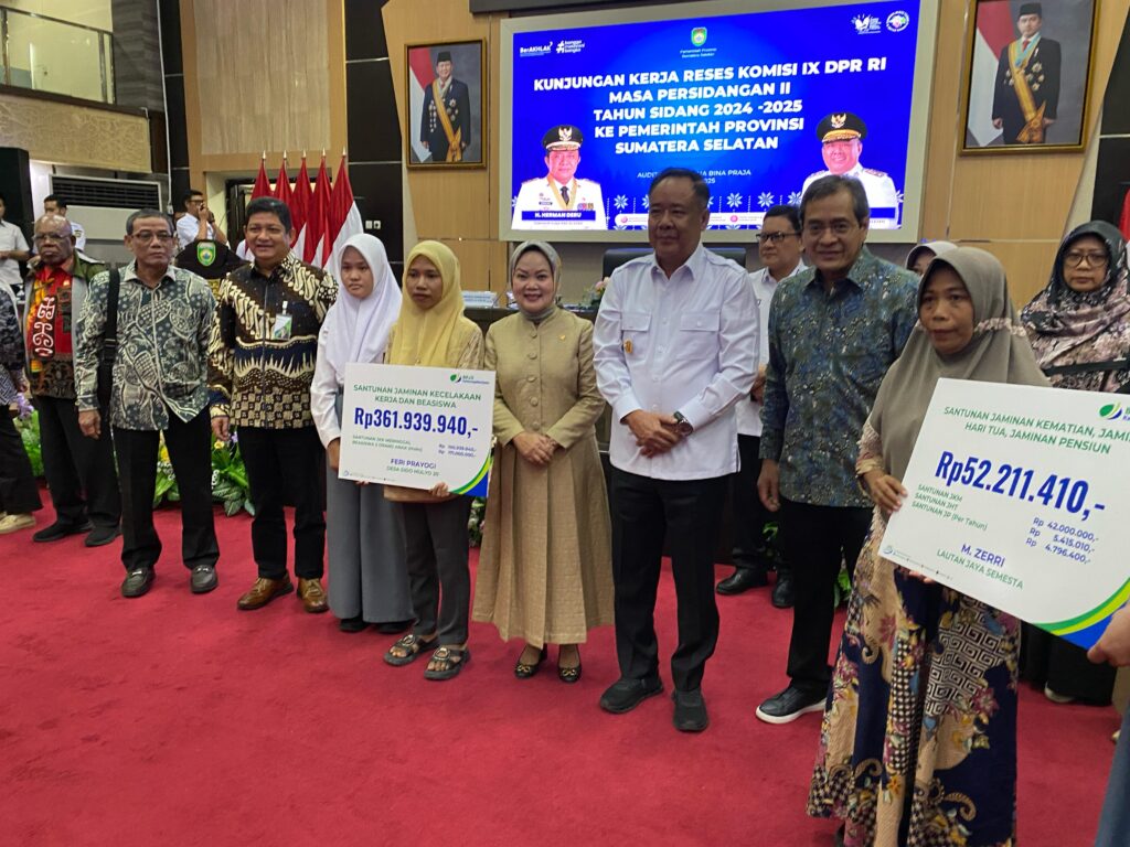 Kunjungan Komisi IX DPR RI di Palembang Diwarnai Penyerahan Santunan BPJS Ketenagakerjaan