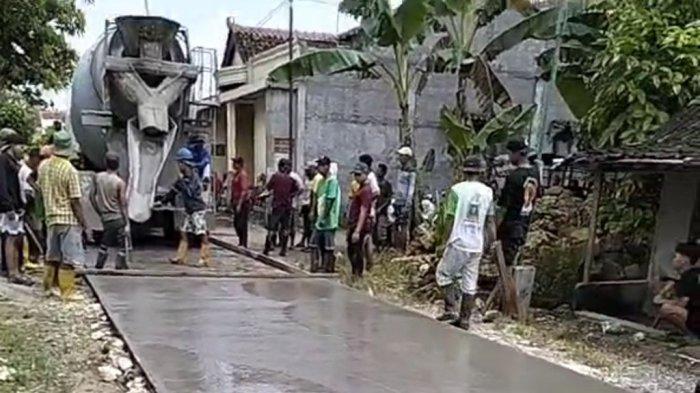 Tak Andalkan Pemerintah, Warga Grobogan Patungan Rp 50 Juta Cor Jalan Sendiri