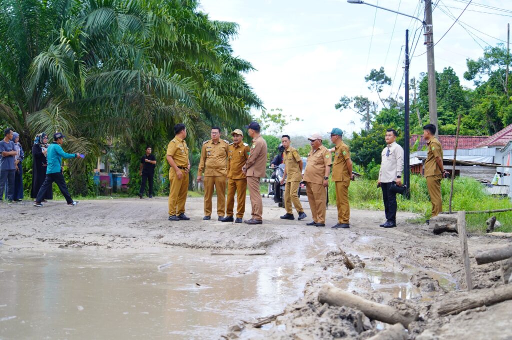 Sinergi Pemkab Muba dan Perusahaan Perbaiki Darurat Jalan Sekayu-PALI