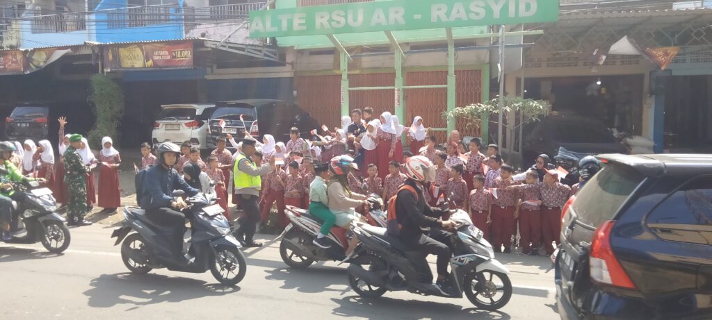 Presiden Prabowo Batal Kunjungi SDN 129 Palembang, Murid Hanya Lihat dari Pinggir Jalan