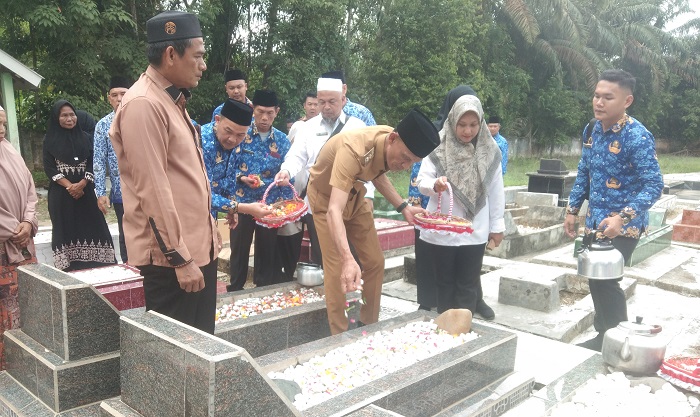Kenang Jasa Tokoh-tokoh Pemekaran, Wabup Muratara Lakukan Ziarah ke TPU Rupit