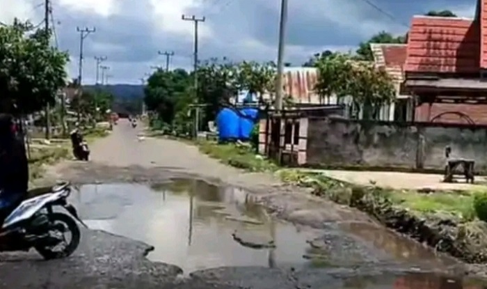 Warga Keluhkan Jalan Rusak Parah di Empat Lawang, Ini Respon Gubernur Sumsel