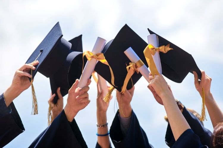 Viral! Perpisahan Ala Wisuda Kampus di SMK Swasta Banyumas, Dinas Pendidikan Angkat Bicara