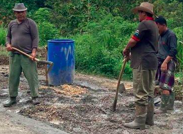 Warga Kerja Bakti Perbaiki Jalan, Camat Cuma Sumbang Rp 5.000 dari Mobil