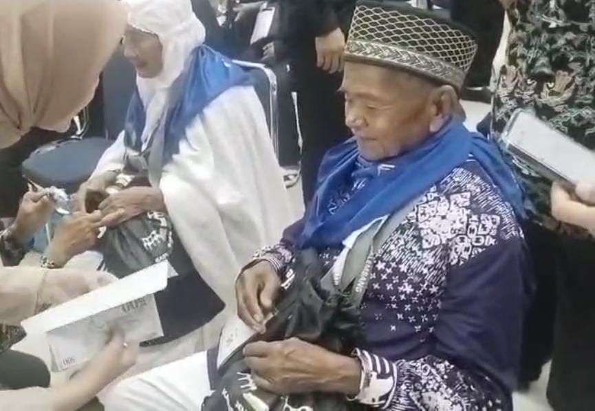 Kisah Inspiratif Salimin, CJH 93 Tahun Asal OKUT, Berangkat Haji Bersama Istri Tercinta