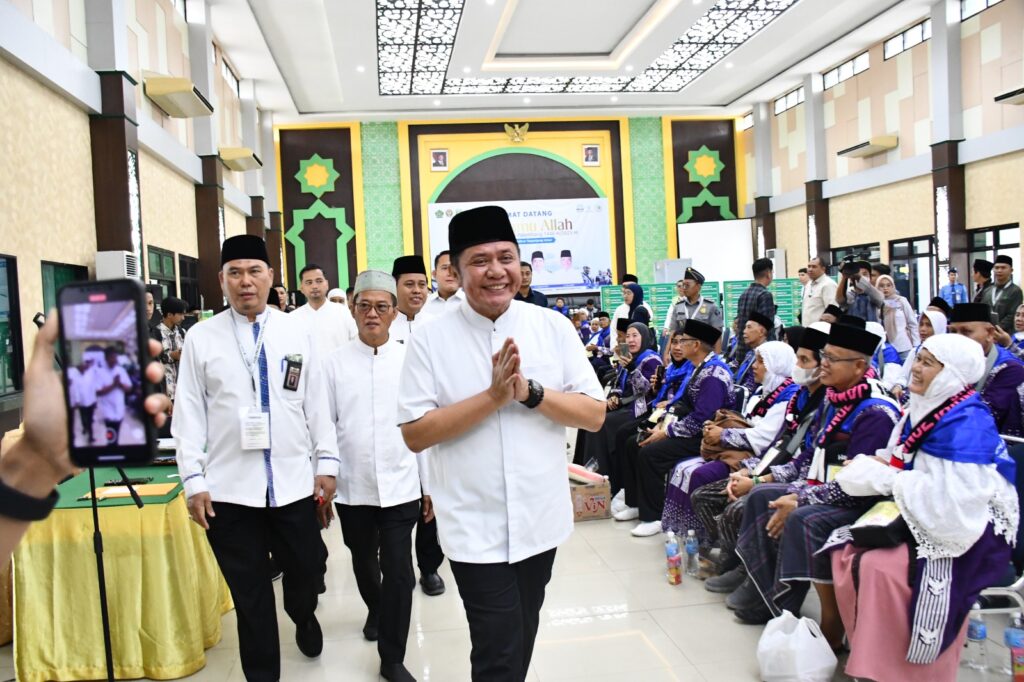 Jemaah Haji Kloter 1 Embarkasi Palembang Dilepas Menuju Madinah, Gubernur Herman Deru Berpesan Jaga Kesehatan