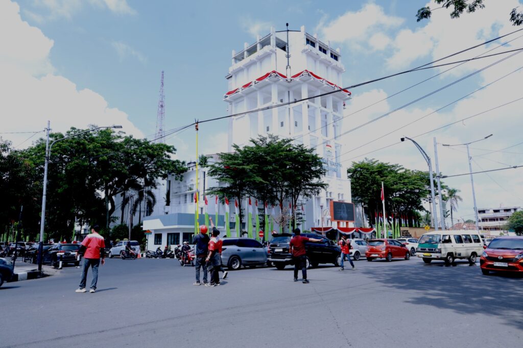 Wajah Kusut Kota Palembang Mulai Dirapikan, Kabel Semrawut Jalan Merdeka Ditertibkan