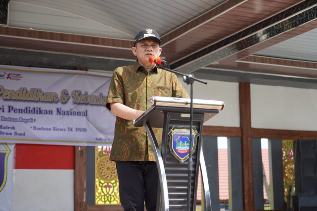 Launching Program Disdikbud 2025, Bupati OKU Timur Terima Penghargaan dari Menteri Pendidikan