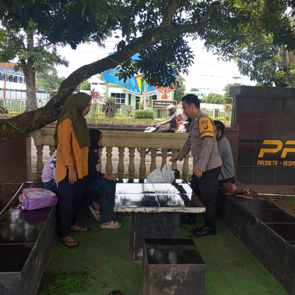 Terlantar karena Kehabisan Ongkos, Satu Keluarga Asal Yogyakarta Dibantu Polsek Lubuklinggau Timur
