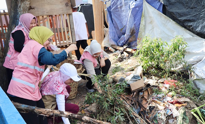 PLN UID S2JB dan Yayasan Qur’anic Farm Gaungkan Gerakan Zero Waste: Bersihkan Sungai, Tanam Kesadaran