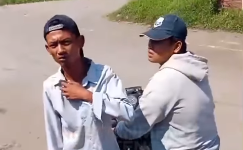 Viral Aksi Pemalakan di Semarang, Pelaku Todong Parang ke Sopir Truk Mogok