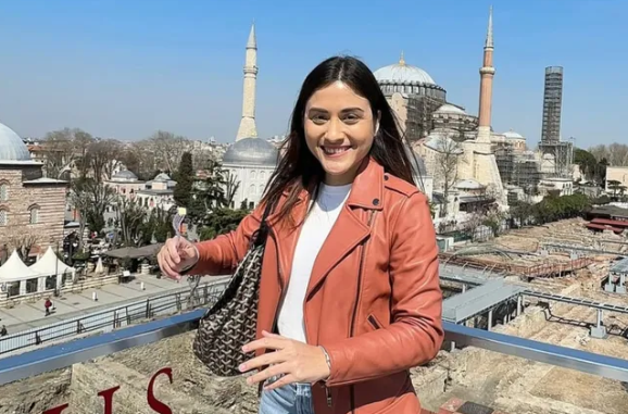 Samanta Elsener, Adik Darius Sinathrya, Mantap Jadi Mualaf