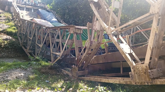 Pemdes Sebut Gara-gara Truk Batu Bara, Jembatan Muara Lawai Ambruk