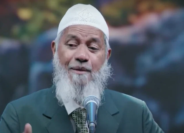 Safari Dakwah Dr Zakir Naik di Indonesia Serukan Kedekatan dengan Al-Qur’an, Ribuan Hadiri Ceramah di Solo