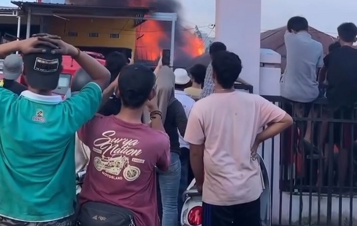 Ditinggal Pemilik Pergi, Dua Rumah di Prabumulih Hangus Terbakar
