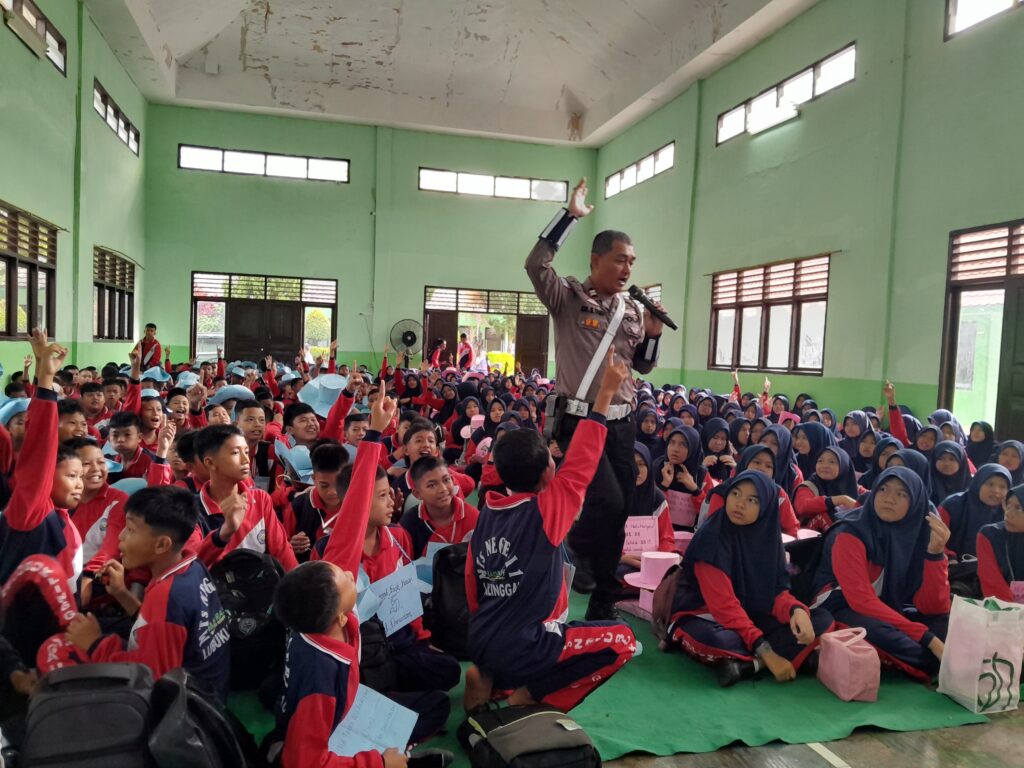 Satlantas Lubuklinggau Edukasi Pelajar soal Keselamatan Lalu Lintas Lewat Police Go To School