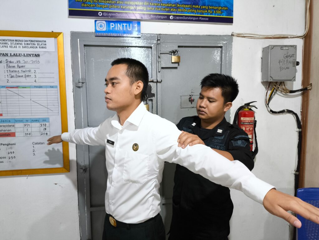 Perketat Keamanan, Petugas P2U Lapas Sarolangun Rawas Awasi Ketat Setiap Orang dan Barang Masuk