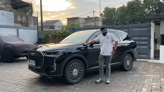 Viral! YouTuber Otomotif Om Mobi Dipalak Jukir Liar saat Review Mobil di BKB Palembang
