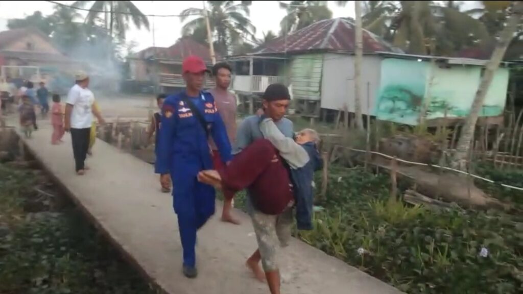Ambulans Apung Polairud Evakuasi Lansia Penderita Glaukoma Akut