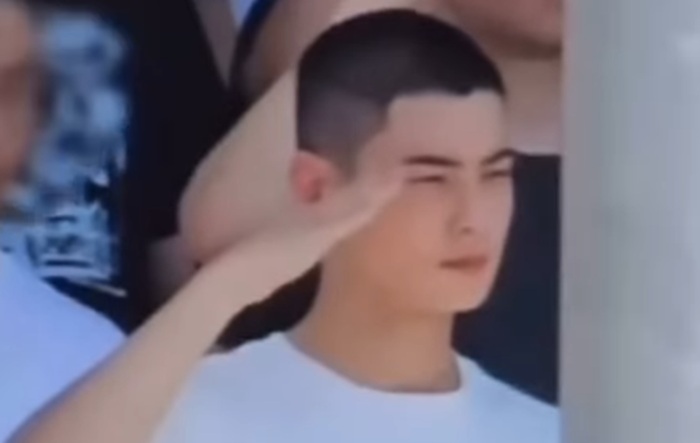 Didukung Anggota ASTRO, Cha Eun Woo Resmi Masuk Wajib Militer