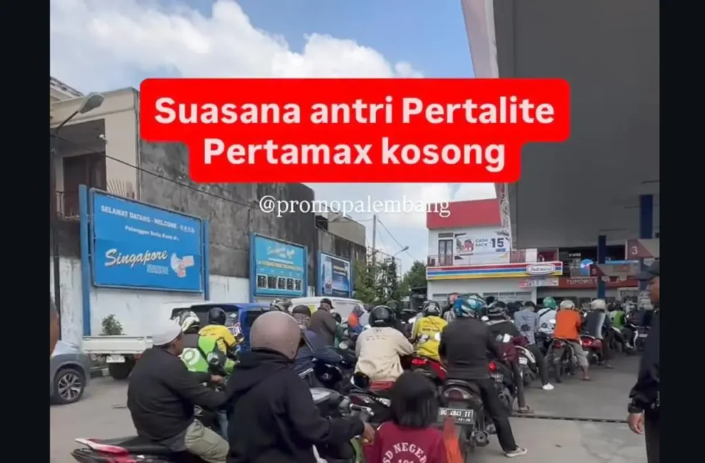 Viral Antrean Panjang BBM di Palembang, Pertamax Kosong