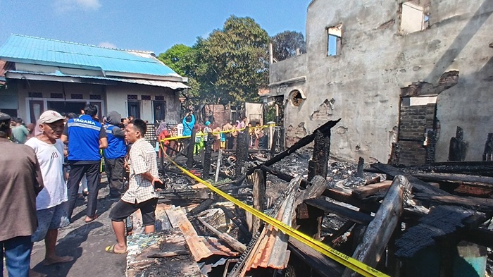 Diduga Korsleting Listrik, Tiga Rumah di 5 Ulu Palembang Ludes Terbakar