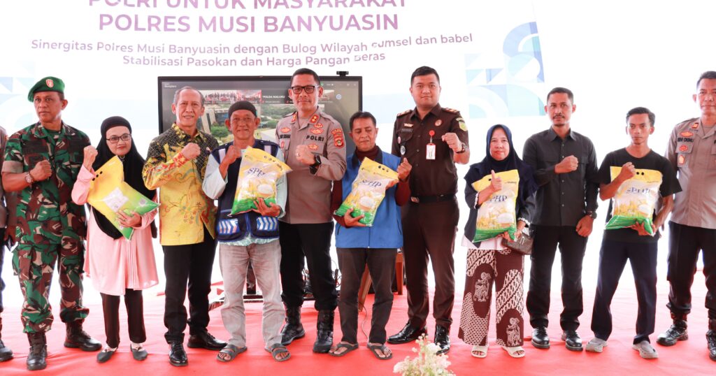 Polres Muba dan Bulog Salurkan 15 Ton Beras Murah untuk Warga