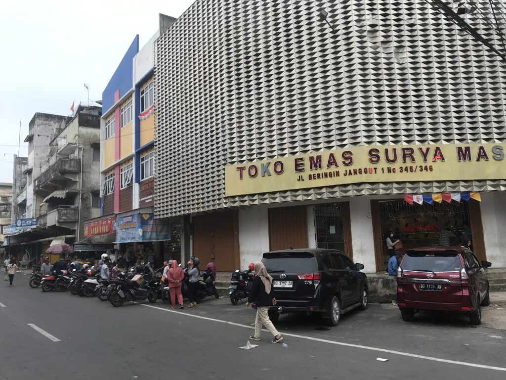 Pedagang Emas Cemas Hadapi Demo Besok, Beberapa Toko Pilih Tutup Lebih Awal