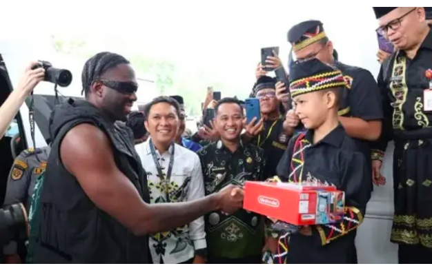 Rapper AS Melly Mike Sambangi Kuansing, Bertemu Bocah Viral Aura Farming